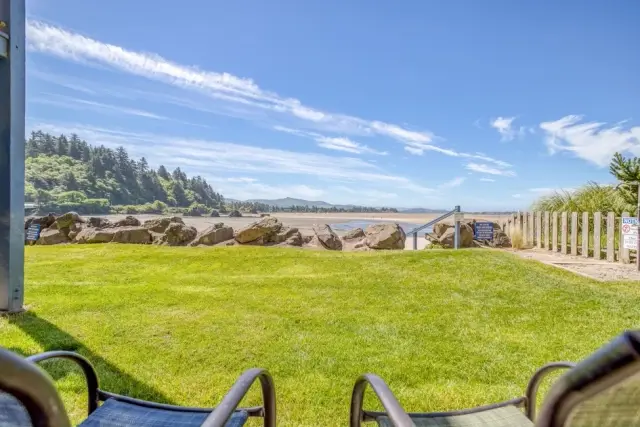 Dock of the Bay 108 - Beachfront Condo, Taft District