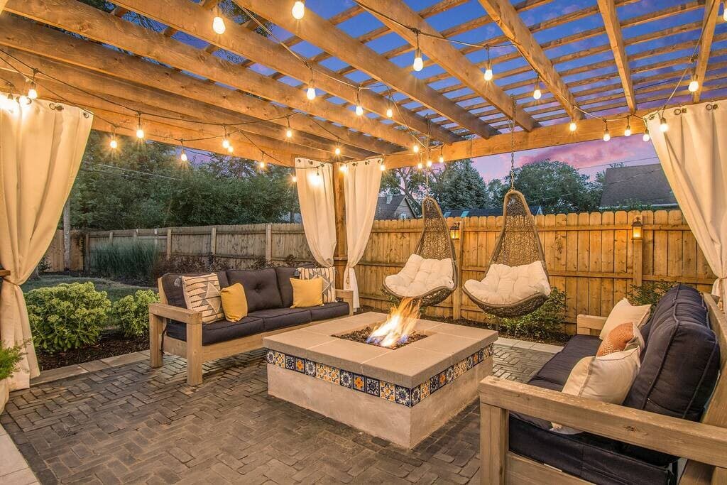 Stunning Yard! Wood-Fired Pizza Oven in Dundee!