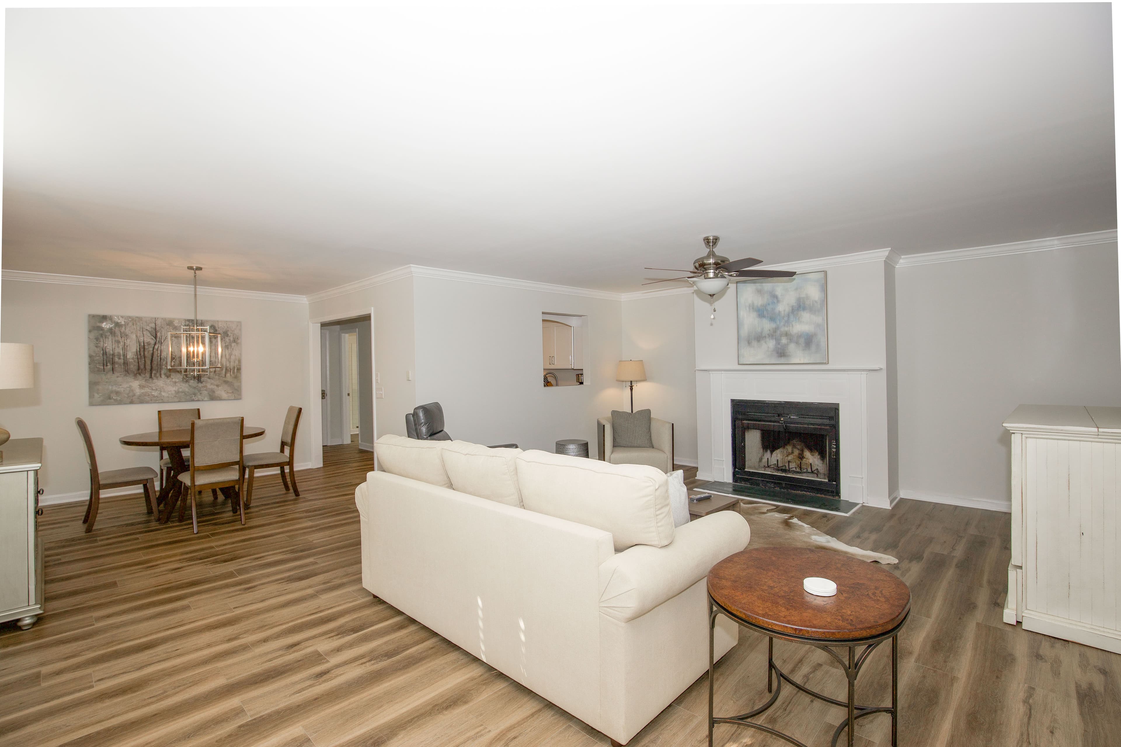11 E Pinehurst Manor