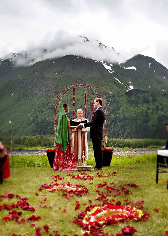 Glacier and Mountain Alaskan Wedding Venues | Seward Windsong Lodge