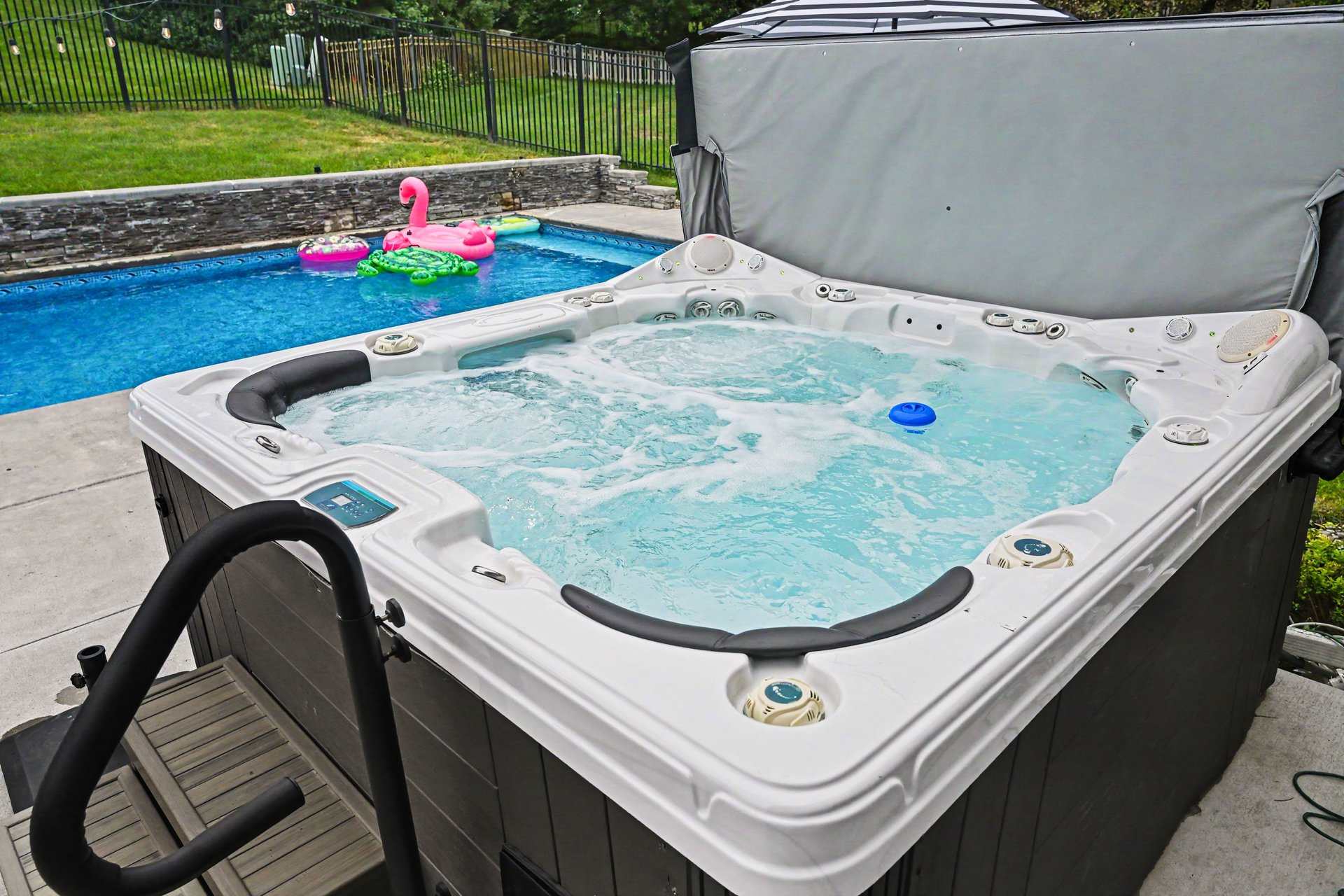 Prestige Retreat! Pool & Hot tub w/ Private Yard!