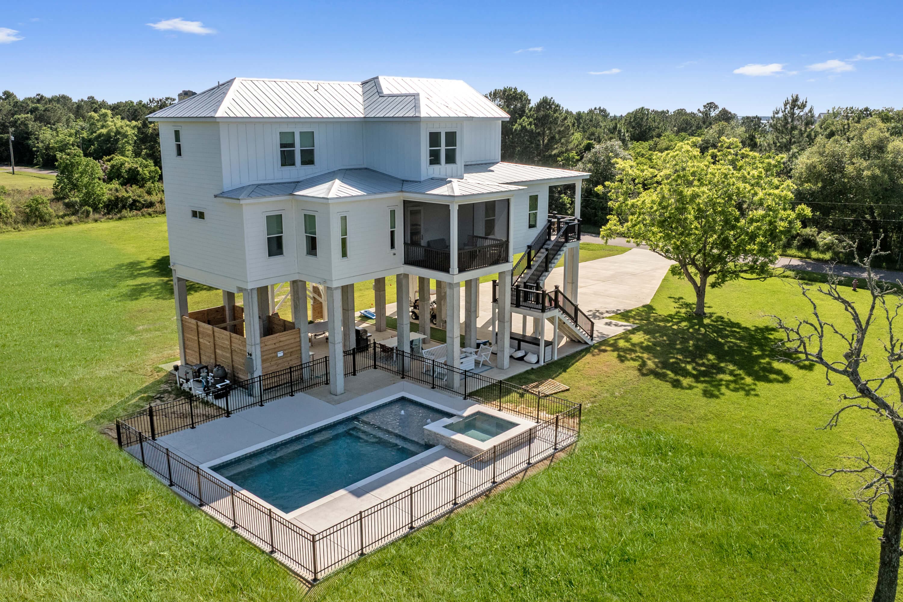 Bay St. Louis: Spacious 4 Bed, 4.5 Bath, Bay Views, Pool, Spa