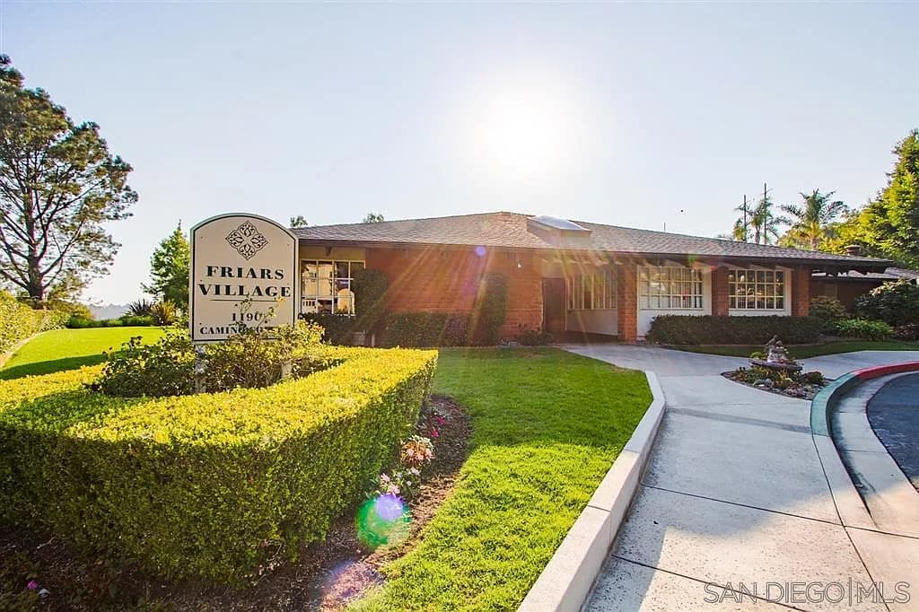 Stunning 2 Bedroom Townhome