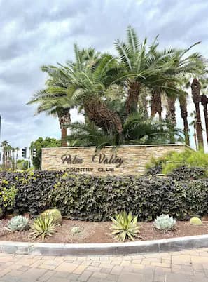 PALM VALLEY COUNTRY CLUB: Best Loc, Pickelball/Tennis, Gym, 2 Bdr+Den